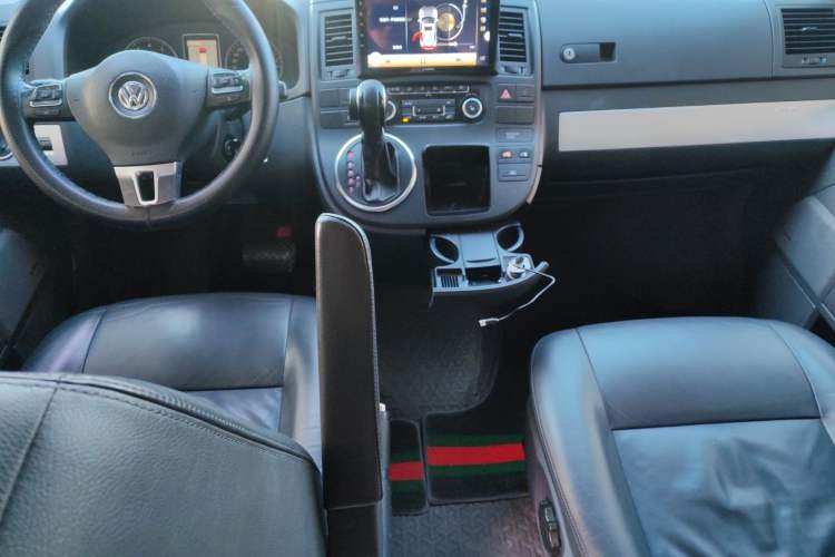 Used Volkswagen Multivan 2012 2.0 TSI Two-Wheel-Drive Luxury Edition Center Console