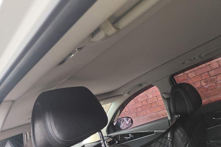 Used Kia Sorento 2015 Sorento L 2.4L Gasoline 4WD Elite Edition 7 Seats China IV Standard
