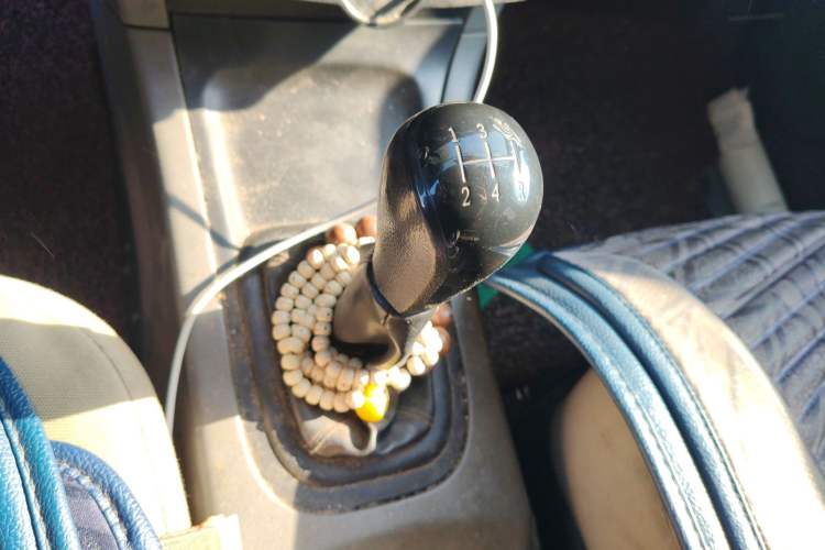 Used Dongfeng Shuaike 2011 1.5L Manual Standard 5-Seater China IV Gear Lever