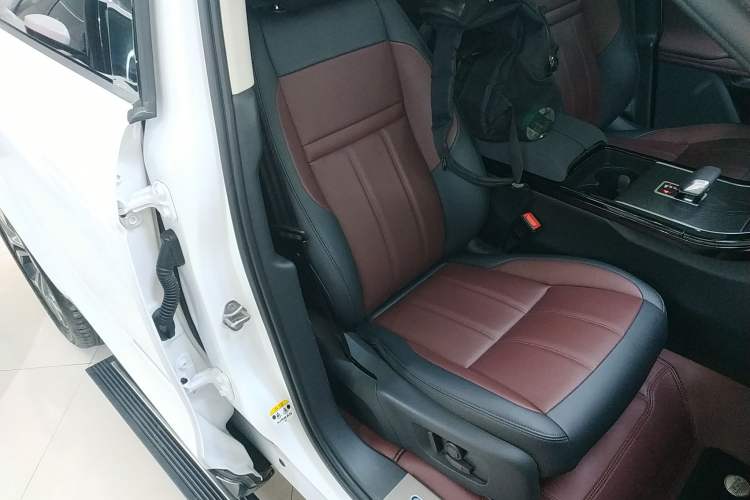 Used Land Rover Range Rover Evoque 2024 Aurora L 249 PS Prestige Light-Chasing Edition