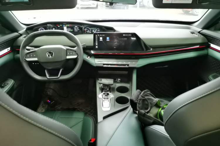 Used CHANGAN UNI-V iDD 2024 Blue Whale Smart Electric iDD 136km Luxury Model