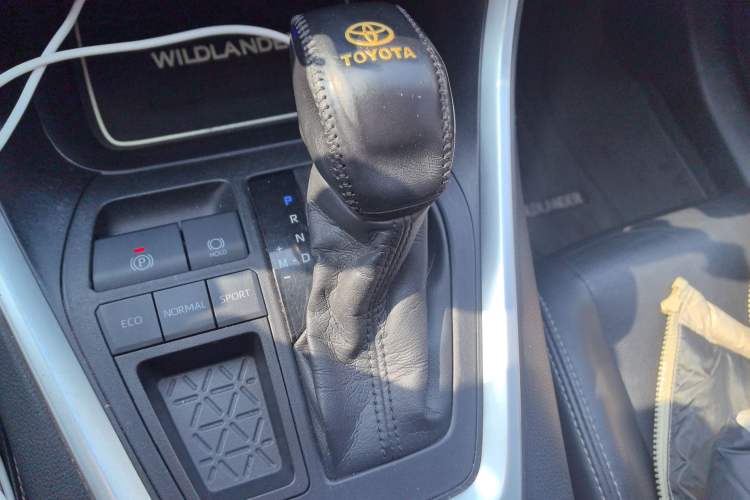 Used Toyota Wildlander 2021 2.0L CVT Two-Wheel Drive Luxury Edition Gear Lever