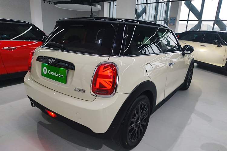 Used MINI 2021 1.5T COOPER Classic Edition Rear Right 45 Deg