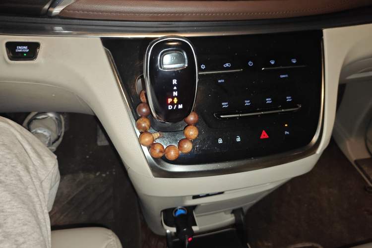 Used Buick GL8 2021 Land Cruiser Executive Class 652T Luxury Model Gear Lever