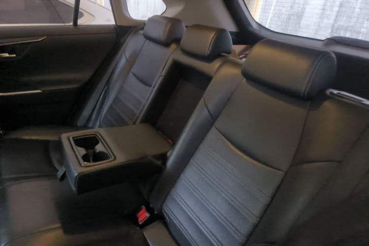 Used Toyota Wildlander 2020 Dual-Engine 2.5L E-CVT Two-Wheel Drive Prestige Edition
