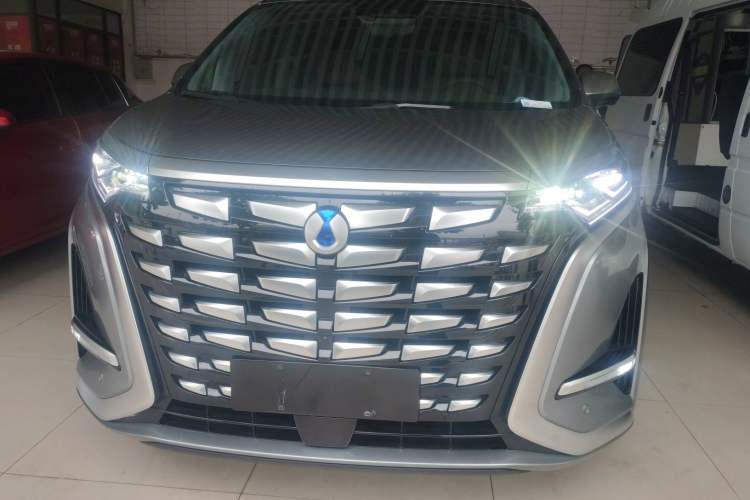 Used Denza D9 2022 DM-i 1040 Prestige Model