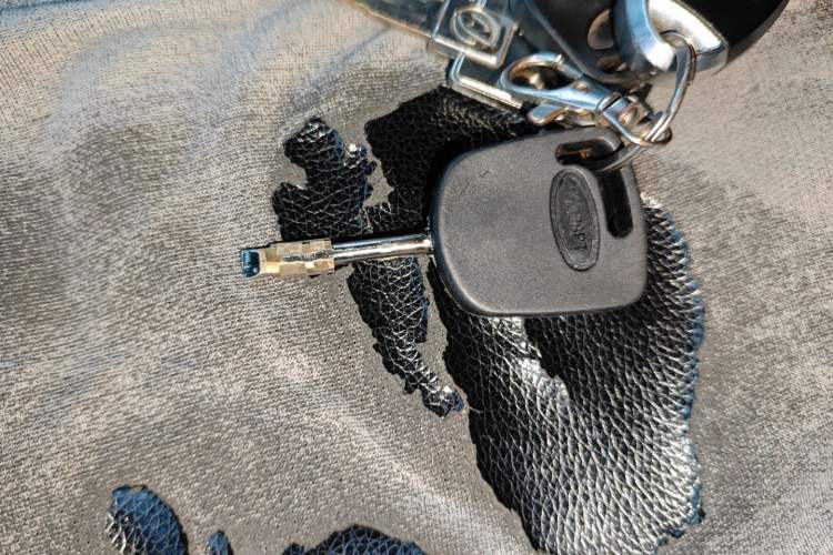 Used Ford Classic Transit 2016 2.4L Gasoline Short-Wheelbase 6-Seater Low-Roof Multi-Purpose Vehicle 4G69S4N