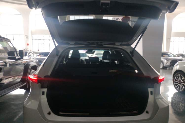 Used Toyota Harrier 2022 Dual-Engine 2.5L CVT Two-Wheel Drive Luxury Edition Trunk