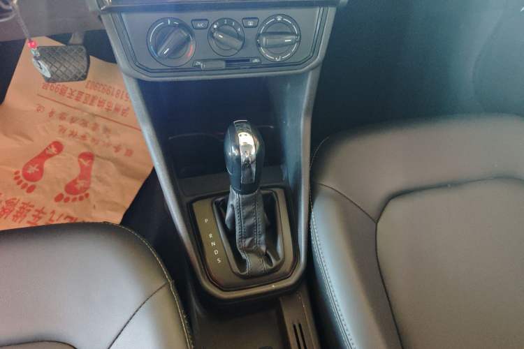 Used Volkswagen Jetta 2017 1.5L Automatic Fashion Model Gear Lever