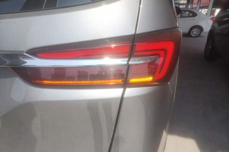 Used Buick GL8 2023 Facelifted Land Cruiser Executive Luxury Version