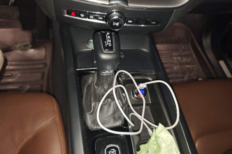 Used Volvo XC60 2019 T5 4x4 Smart Edition China VI Standard Gear Lever