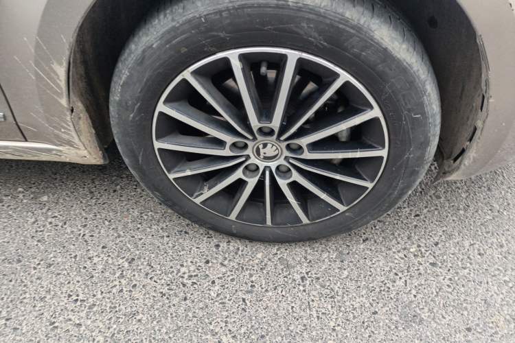 Used Skoda Octavia 2019 1.5L Automatic Smart Drive Luxury Edition China VI Standard Right Front Wheel Hub