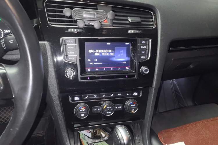 Used Volkswagen Golf 2014 1.4TSI Automatic Flagship Model Audio And AC Panel