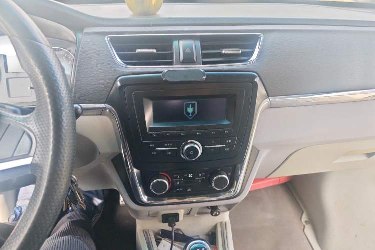 Used Jinbei New Hiace X30L 2016 1.5L Wealth Edition DLCG14 Audio And AC Panel