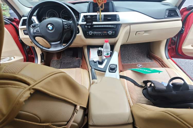 Used BMW 3 Series 2013 320i Sport Edition Center Console