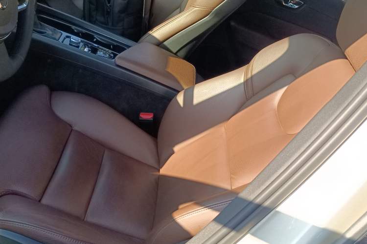 Used Volvo XC60 2021 T5 4x4 Smart Luxury Edition Left Front Seat