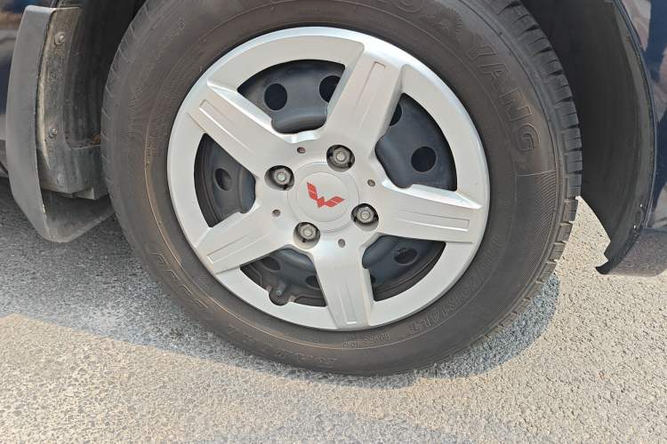 Used Wuling Hongguang 2014 1.5L Base Version Right Front Wheel Hub