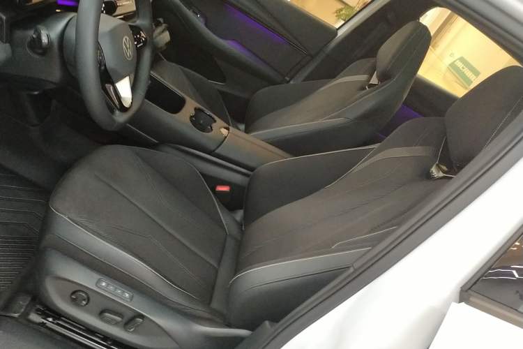 Used Volkswagen ID.UNYX 2024 Revised Pro Long-Range Version Left Front Seat