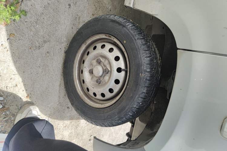 Used Wuling Zhiguang 2015 1.2L S Practical Model LSI Right Front Wheel Hub