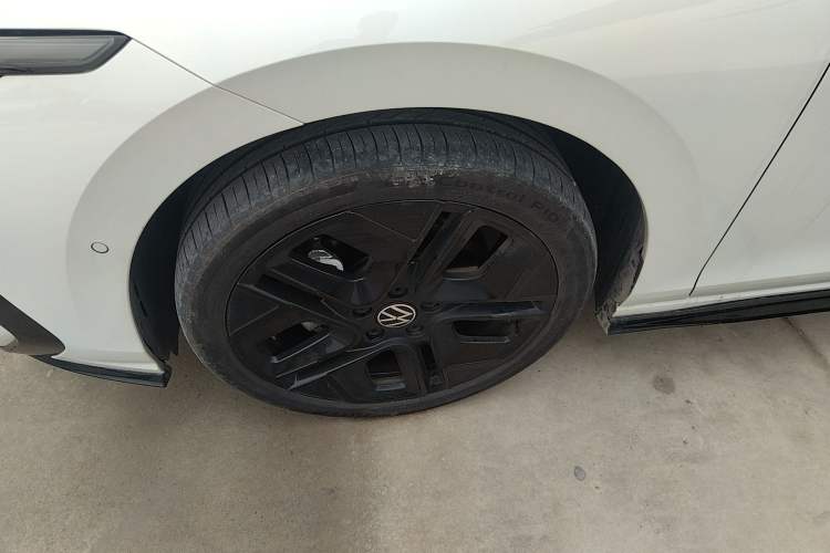 Used Volkswagen Golf 2025 300TSI R-Line
