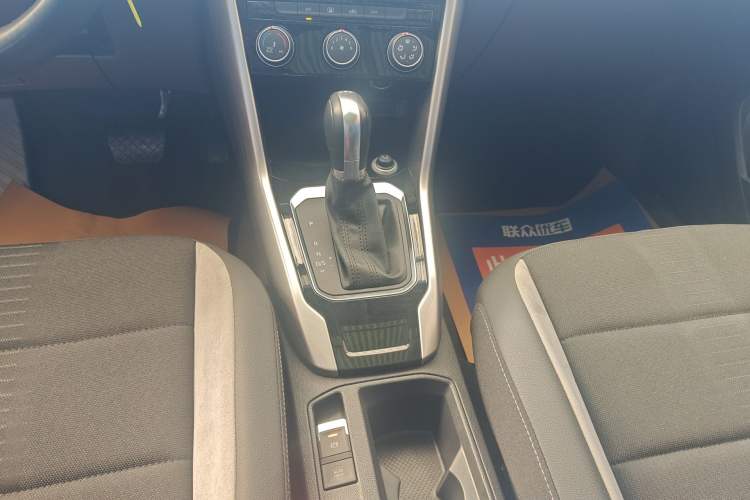 Used Volkswagen T-ROC 2020 230TSI DSG Two-Wheel Drive Advanced Version Gear Lever