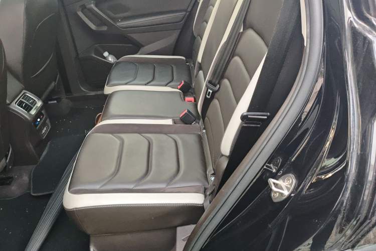 Used Volkswagen Tiguan L 2020 330TSI Automatic Two-Wheel Drive Smart Luxury Edition China VI Standard Left Rear Seat