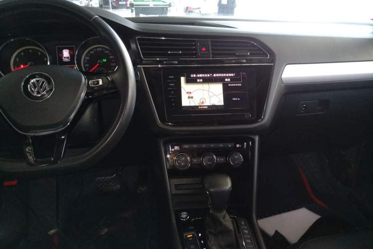 Used Volkswagen Tiguan L 2019 Revised 330TSI Automatic Two-Wheel Drive Smart & Luxury Edition China VI Standard Audio And AC Panel