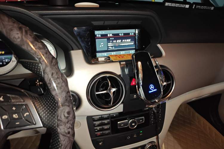 Used Mercedes-Benz GLK-Class 2015 GLK 260 4MATIC Fashion Edition Ultimate Version Audio And AC Panel