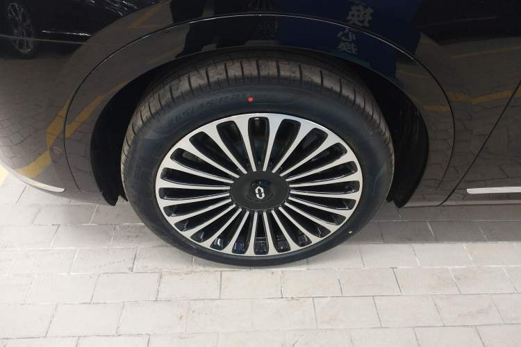 Used Hima AITO M9 2024 Range-Extended Ultra Version 42 kWh 6-Seater Model Left Front Wheel Hub