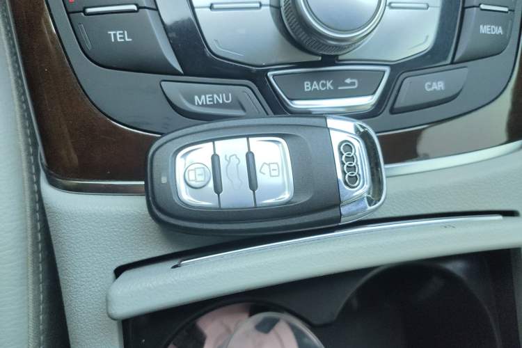 Used Audi A6L 2012 30 FSI Luxury Model
