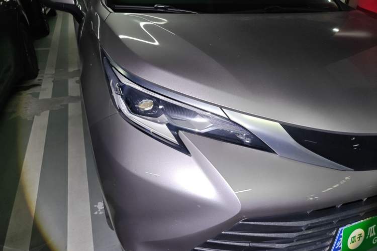 Used Toyota SIENNA 2021 2.5L Hybrid Ultimate Edition Right Front Headlight