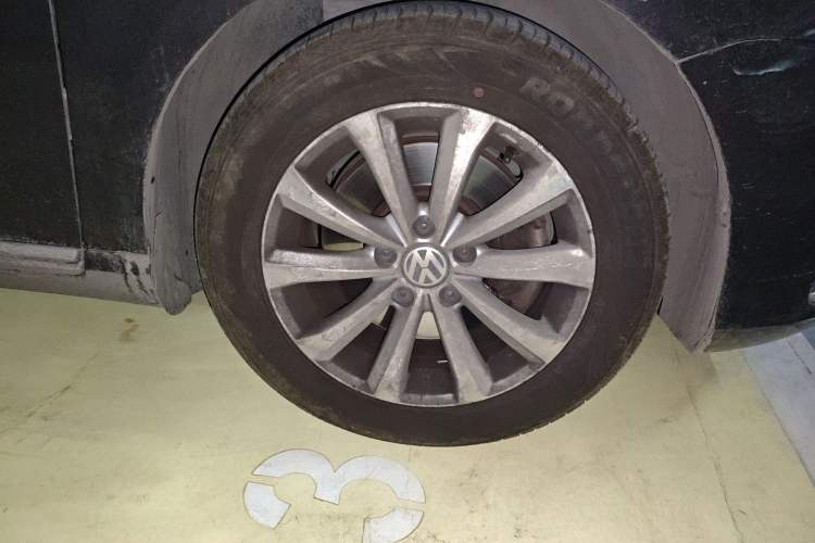 Used Volkswagen Magotan 2013 1.8TSI Luxury Model Right Front Wheel Hub