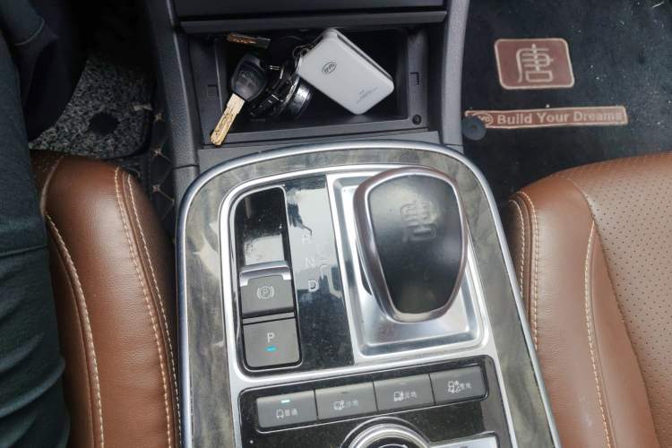 Used BYD Tang New Energy 2015 2.0T Four-Wheel-Drive Flagship Model