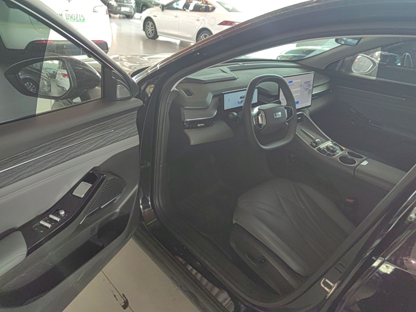 Geely Galaxy L6 2025 EM-i 140km Explorer+ Edition — снимка 18
