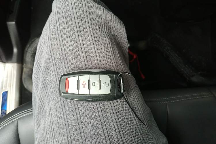 Used Great Wall Poer 2019 2.0T Commercial Version Automatic Gasoline Two-Wheel Drive Elite Trim with Long Bed – GW4C20B Vehicle Key