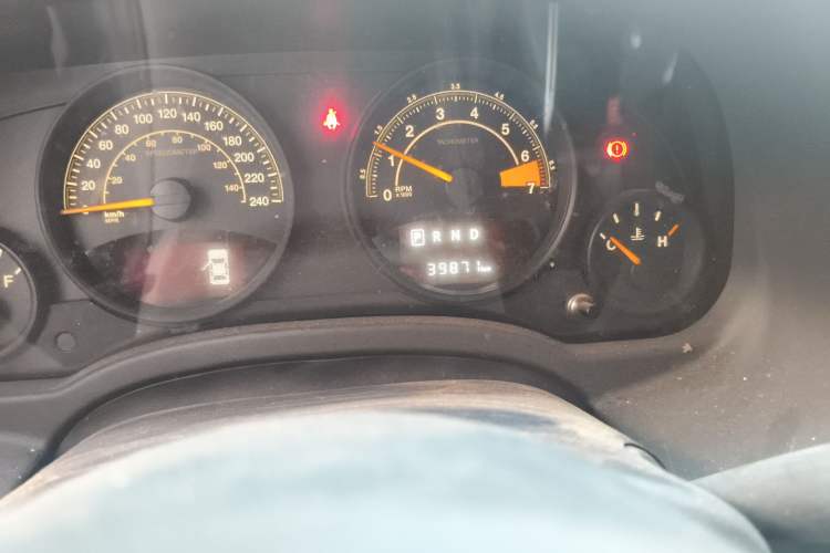 Used Jeep Compass 2015 2.0L two-wheel drive sport version Odometer Close Up