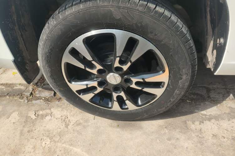 Used Dongfeng Fengon E380 2023 Standard Edition – Comfort Model 7 Seats
