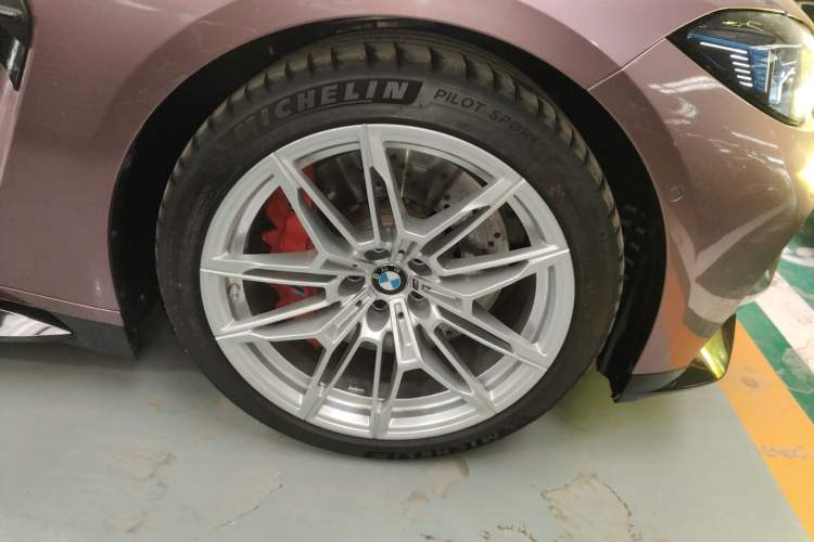 Used BMW M4 2024 M4 Convertible Coupe M xDrive Thunder Edition Right Front Wheel Hub