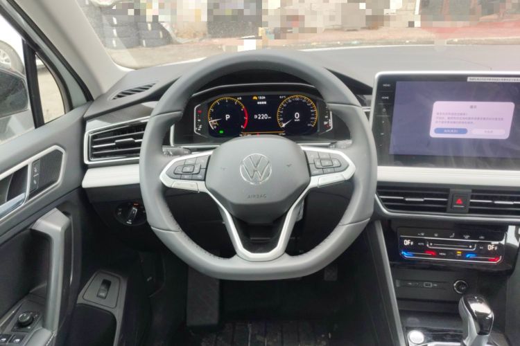 Used Volkswagen Tiguan L 2025 Model, Outstanding Version, 300TSI Automatic Two-Wheel Drive Longteng Edition Steering Wheel