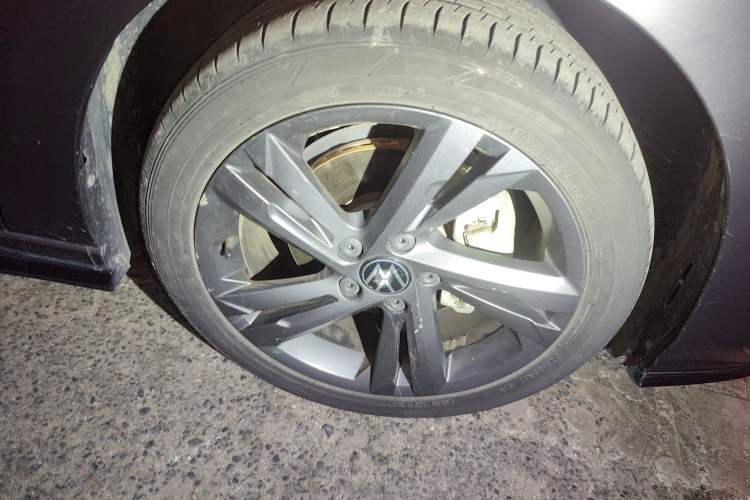 Used Volkswagen Golf 2021 280TSI DSG R-Line Right Front Wheel Hub