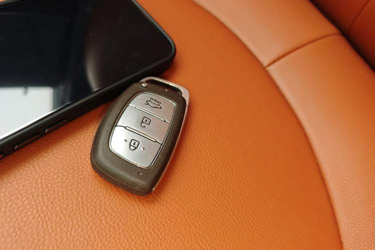 Used Hyundai Verna (older generation) 2014 1.4L Manual Top-Tier Model TOP