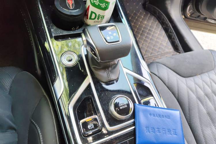 Used Hongqi HS5 2022 Facelifted Version 2.0T Smart Connect Flagship All-Wheel-Drive Edition
