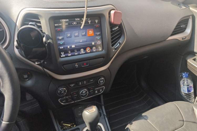 Used Jeep Cherokee 2017 2.0L Superior Edition Audio And AC Panel