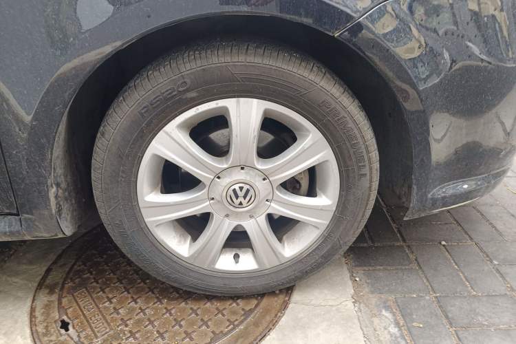 Used Volkswagen Lavida 2011 1.4 TSI DSG Prestige Edition Right Front Wheel Hub