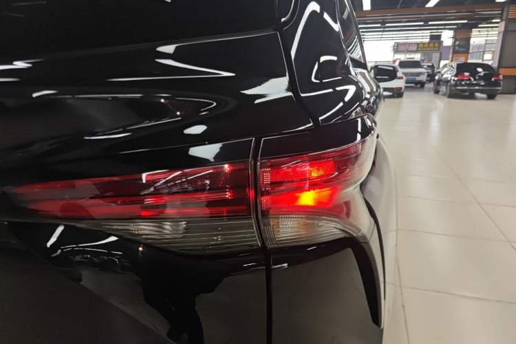 Used Toyota Granvia 2022 2.5L Hybrid Premium Edition