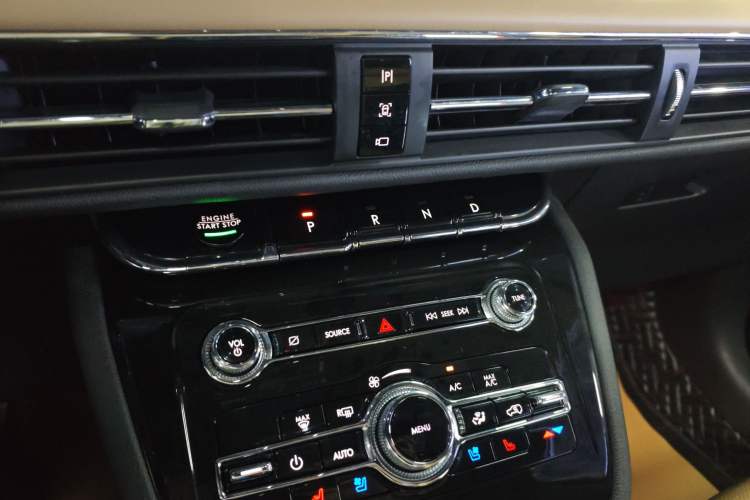 Used Lincoln Corsair 2021 2.0T Two-Wheel-Drive Luxury Edition