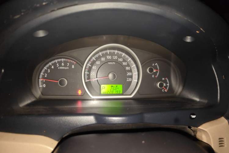 Used Kia Sportage 2011 2.0L Manual Two-Wheel-Drive GLS Instrument Cluster