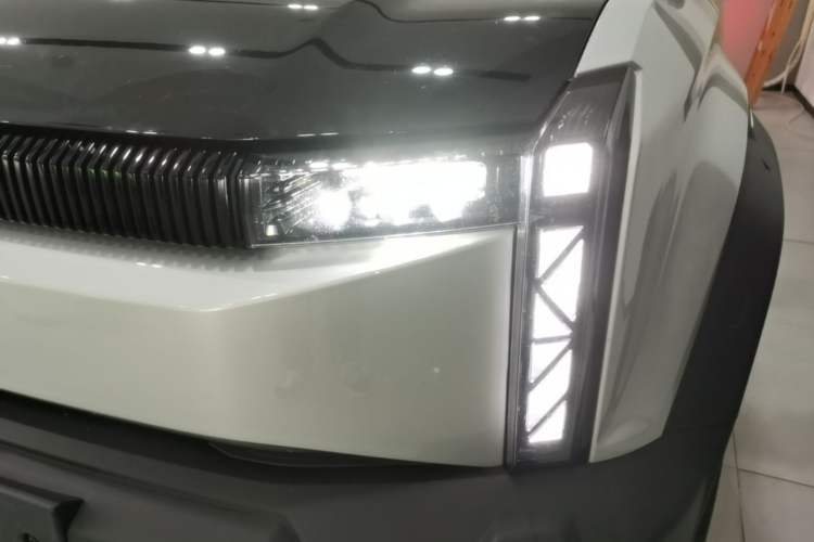 Used iCAR 03 2024 472km Four-Wheel Drive Long-Range Version Left Front Headlight