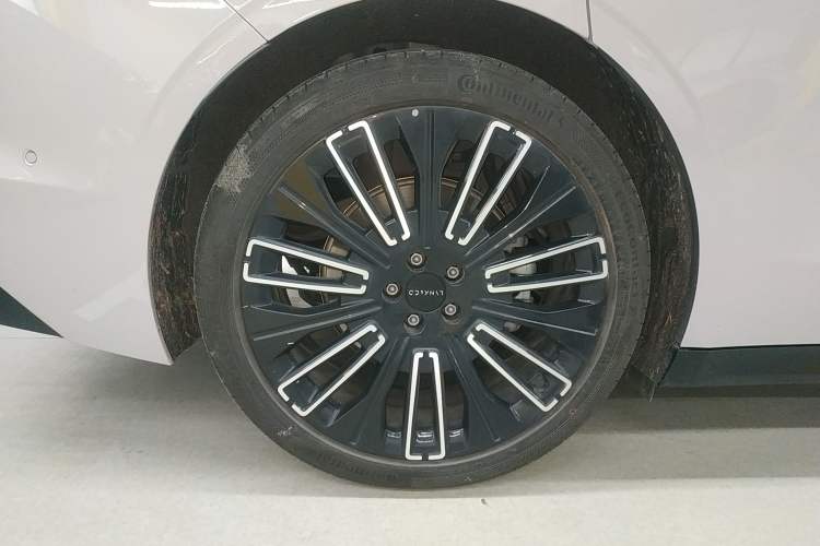 Used Lynk & Co 10 EM-P 2025 Model 240 Four-Wheel Drive Ultra Right Rear Wheel Hub