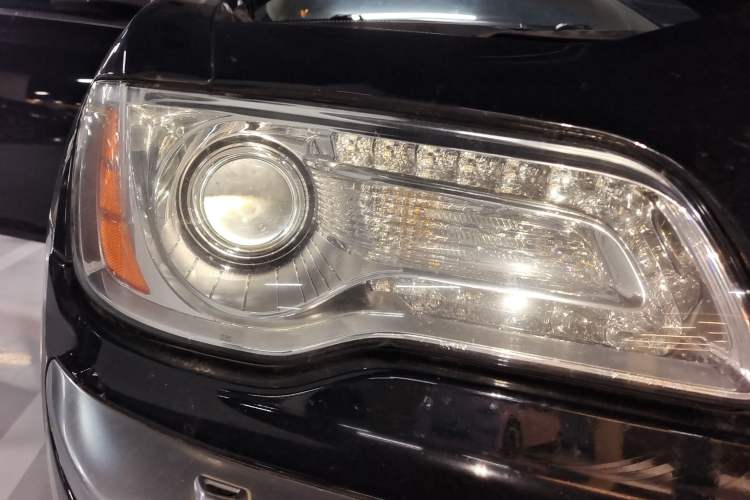 Used Chrysler 300C 2012 3.6L Luxury Edition